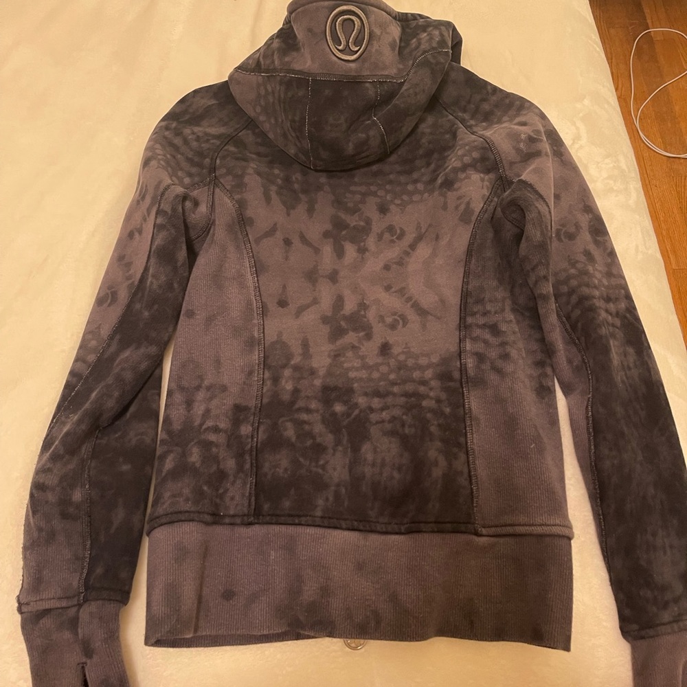 Lululemon zip up jacket size 4